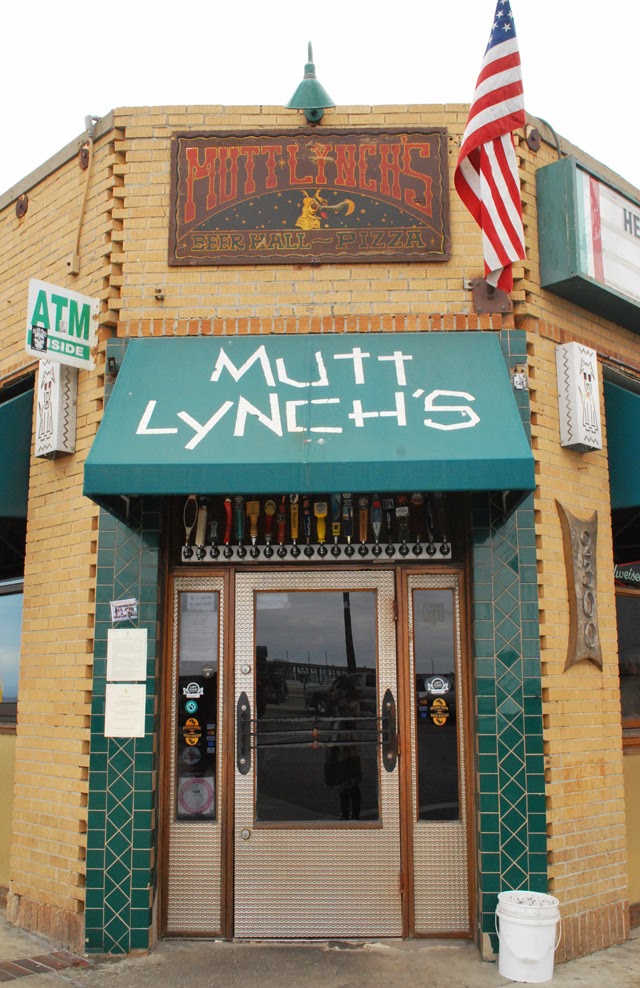 A Glimpse of Newport Beach Em Busy Living