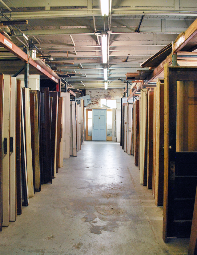 Black Dog Salvage, Home of the Salvage Dawgs Em Busy Living