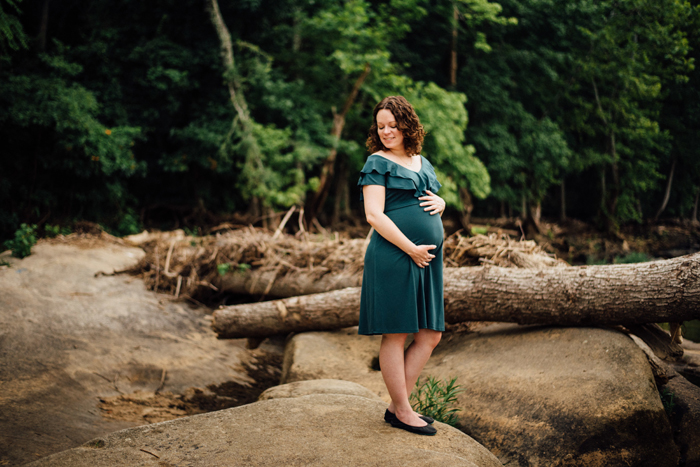 Em Busy Living | Maternity Photos by Lindsey Paradiso Photography | Richmond, Virginia